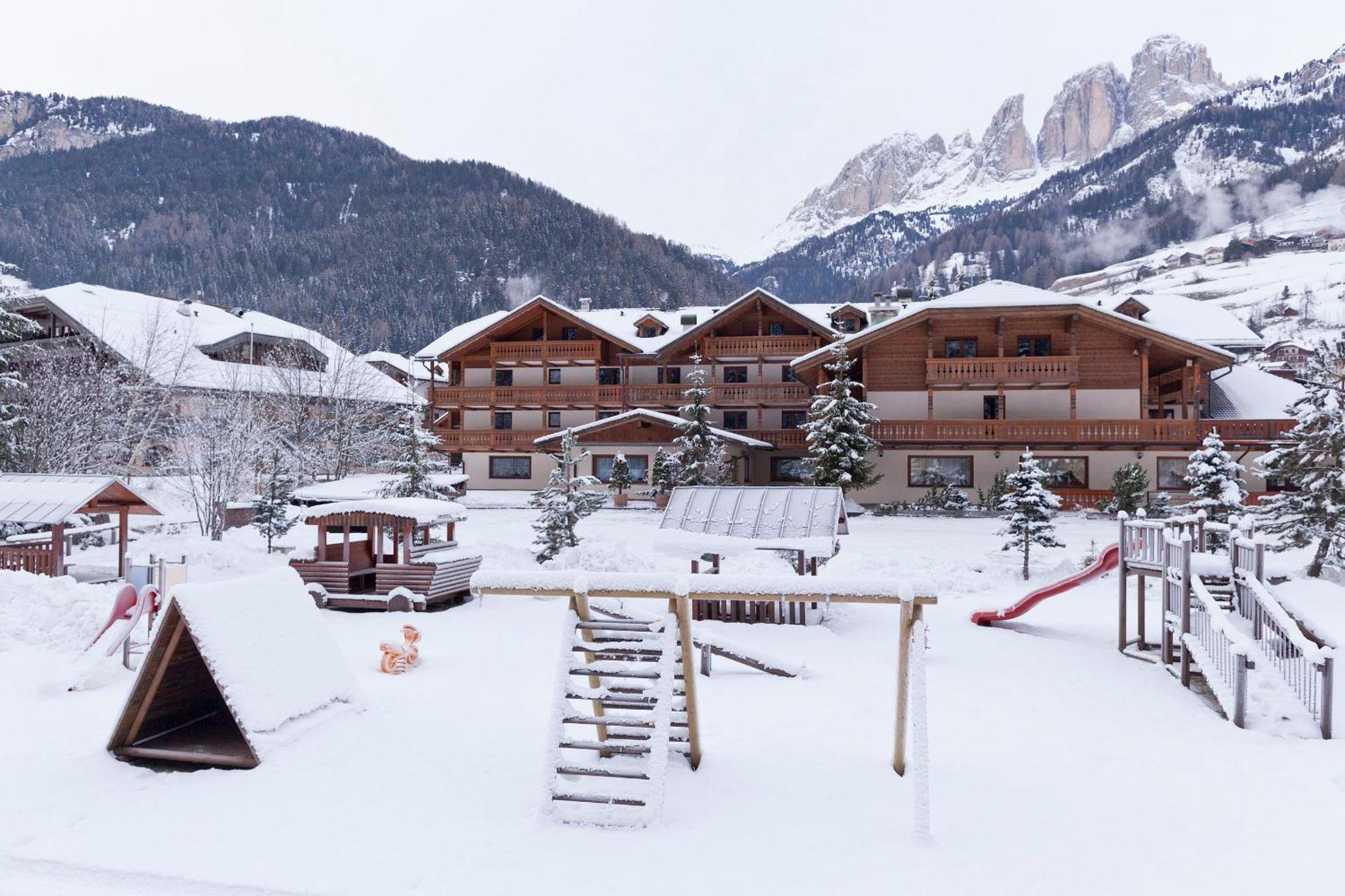 Hotel Sella Ronda Serenella Campitello di Fassa Luaran gambar