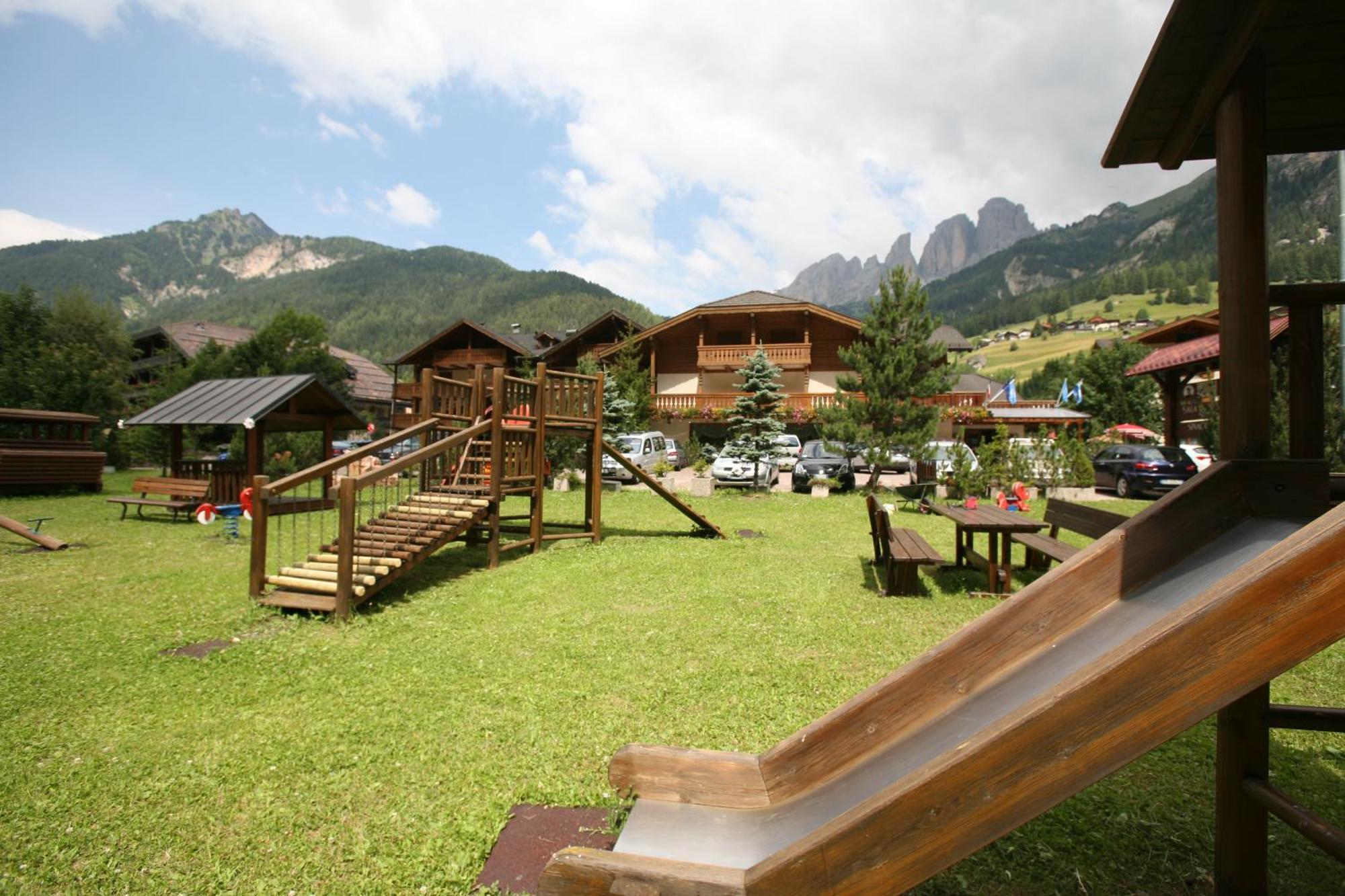 Hotel Sella Ronda Serenella Campitello di Fassa Luaran gambar
